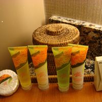 ココナッツの石鹸でした。歯ブラシはありません。