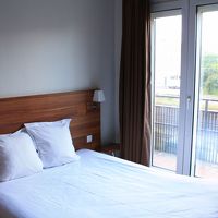 客室は広々としてきれい。窓は二重で電車の音も気になりません。