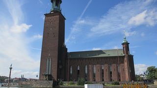 見学はツアーのみです