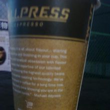 ビターブラック 320 円です。