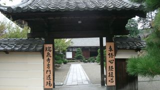 見事な鐘楼があります