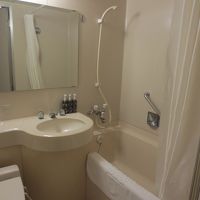 ハンドシャワーがいい。バスタブも深いです。