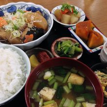 ブリ大根の日替りランチ。