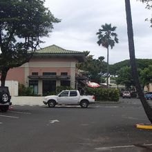 ハンバーガーの店とは思えない外観です