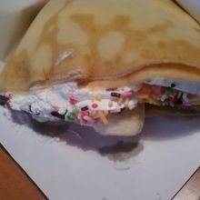 バナナチョコのクレープ。３００円。