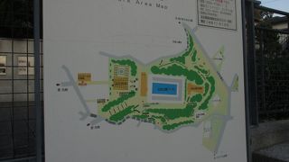 外国人墓地の西側の坂に広がる見どころ満載の公園