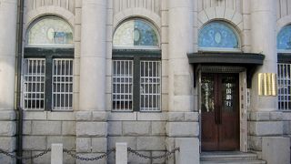 倉敷の町にふさわしいレトロな銀行です。ずっと保存して行ってほしいですね