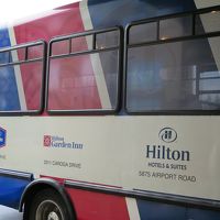 ヒルトン系はシャトルバスを共同運航。バスは1時間に2本