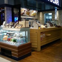 お持ち帰りのケーキもいろいろとあります。