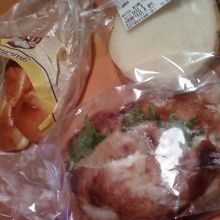 おすすめは特にクリームパン。