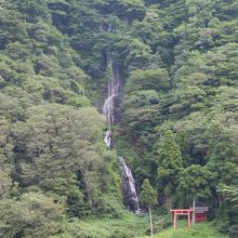 ズームしないと写真では滝は確認しづらいです