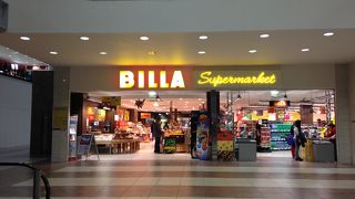 ターミナル２にスーパーマーケットがあります