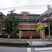 見た目はいいんですけどねぇ。目の前をフアイゲーオ通りが走って