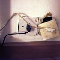 コンセントを探していて、マイペンライすぎだろ！