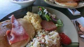 朝食ブッフェはおススメ出来ない…。ロケーションはいいので夜のBar＆ライブGood