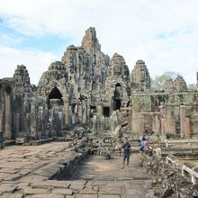 アンコールトムの代表的な遺跡、バイヨン