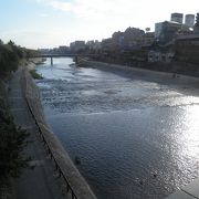 鴨川の流れにかかる橋