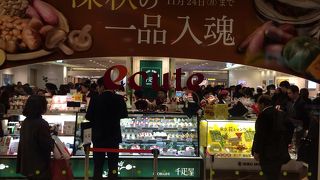 華やかな商業スペース