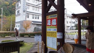 岐阜県から白川郷・五箇山を通り、南砺・砺波を経て富山湾に流れる庄川の親水公園です