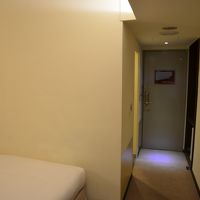 シンプルなつくり。交通に便利。