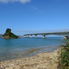 古宇利島大橋の全景　全長1,960m