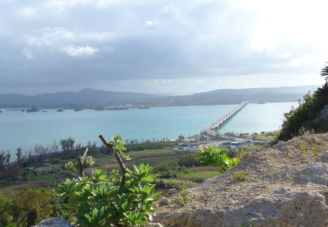 カートから見た古宇利島大橋　海面が輝いていました