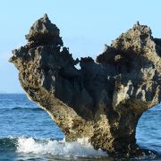 古宇利島にある人気観光スポットの「ハートロック」はティーヌ浜にあります