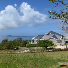 7番駐車場から入場した場所です　右手景色　水族館方面
