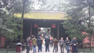 諸葛孔明を祀る