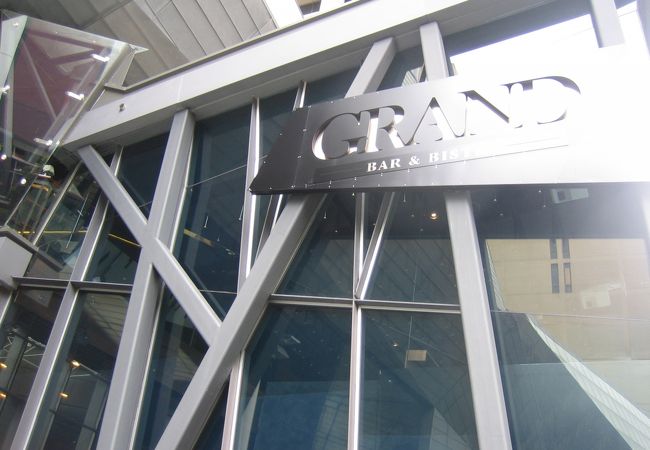 グランド バー & ビストロ