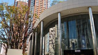 グランドハイアットの向かい