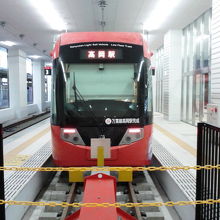 一階が万葉線の発着駅です