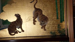 ヒノキの香る豪華な御殿