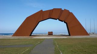 巨大なモニュメント