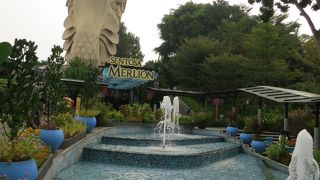 丘の上の大マーライオン