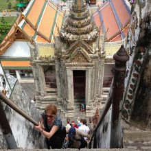 すごい急な階段、でも面白い