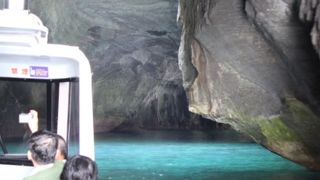 堂ヶ島の太陽の日が差し込む幻想的な洞くつ