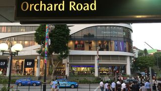 MRTの乗り換えの中心的な駅かな？