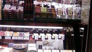 ごはんが進むおかずがいっぱいあります。