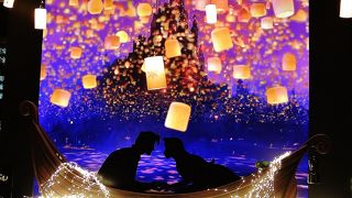 3階のアトリウムが幻想的に