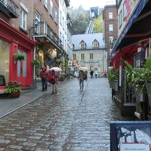 ショッピング街とフニキュレール