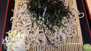 座って食べられるお店です