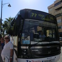 カサレス行きバス。近所のバスターミナルから発着