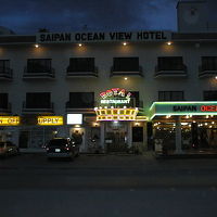 ネオンが一部消えてますけど正面です