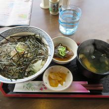 鯛づけ丼　￥１３００