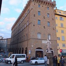 川の橋の上から。