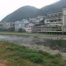 下呂温泉付近を流れる飛騨川