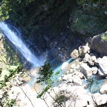 綺麗な滝でした。