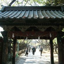 「東照宮」というよりもお寺の山門の雰囲気