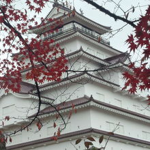 城と紅葉